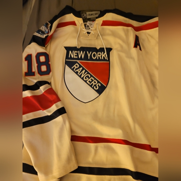 2012 NY Rangers Winter Classic 18 Staal jersey - Picture 2 of 2